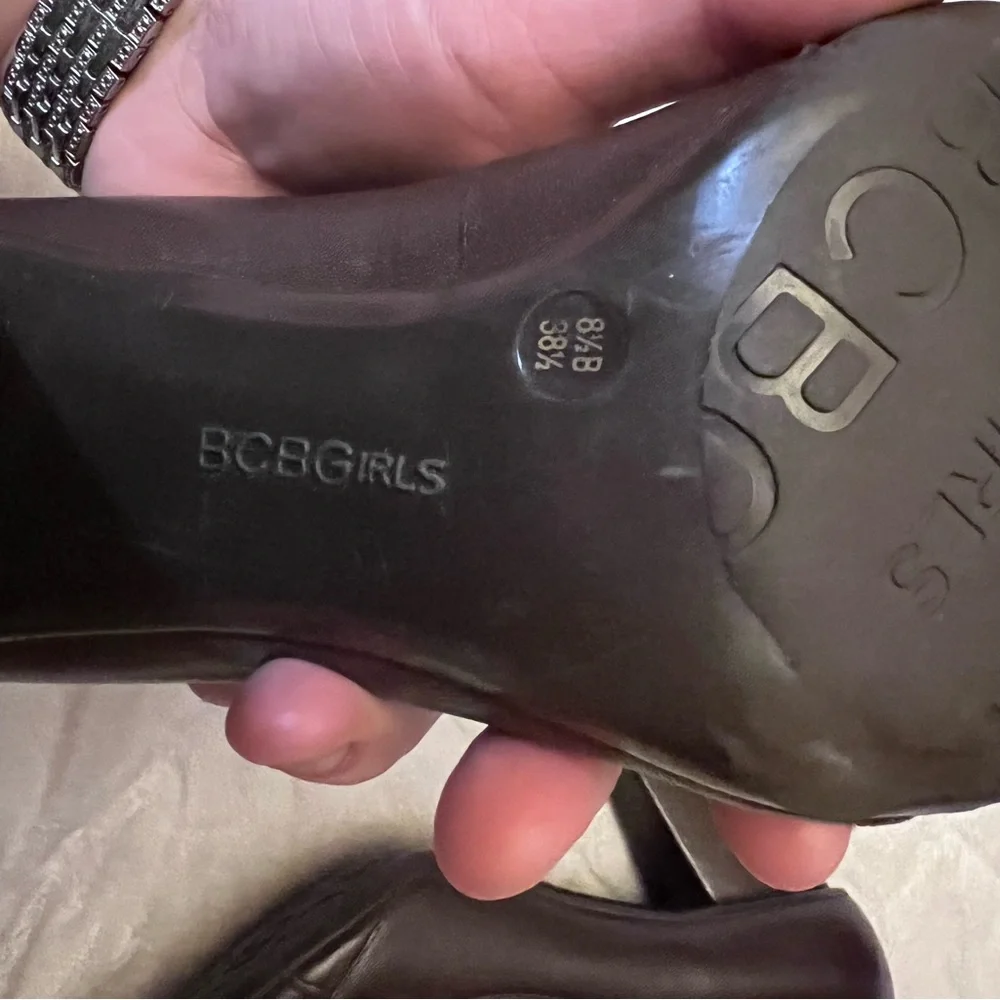 Brown leather BCBG heels with button detail, excellent condition. Size 8.5 - Picture 7 of 7